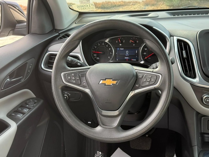 Chevrolet Equinox Vehicle Full-screen Gallery Image 12