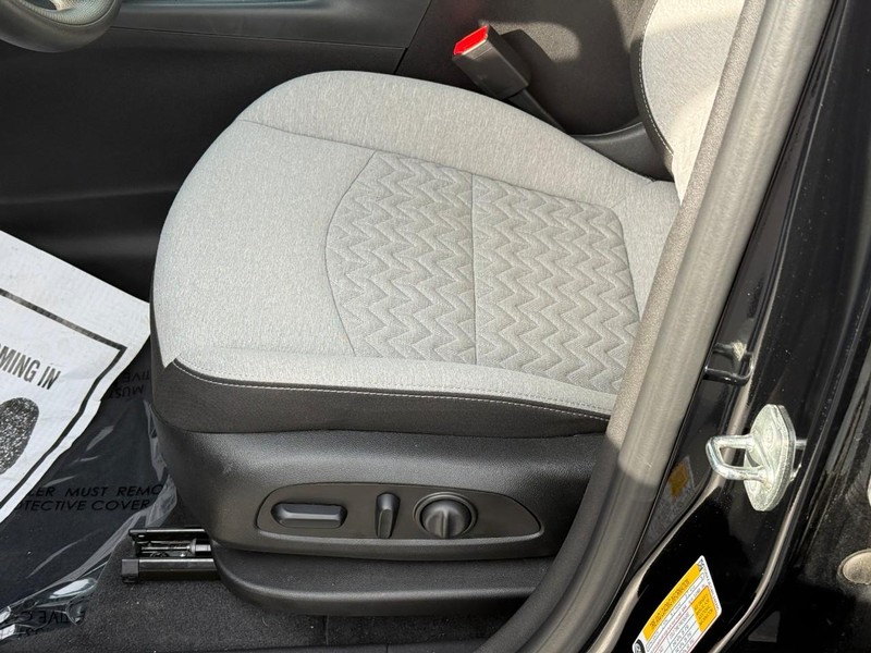 Chevrolet Equinox Vehicle Full-screen Gallery Image 16