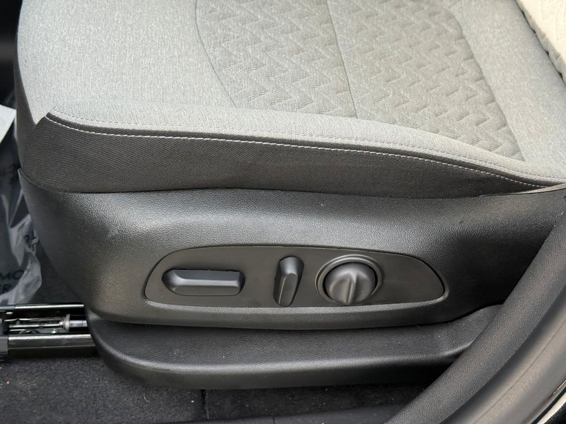 Chevrolet Equinox Vehicle Full-screen Gallery Image 17