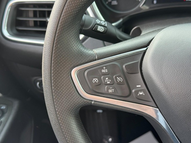 Chevrolet Equinox Vehicle Full-screen Gallery Image 18