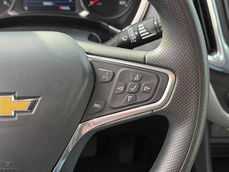 Chevrolet Equinox Vehicle Full-screen Gallery Image 19