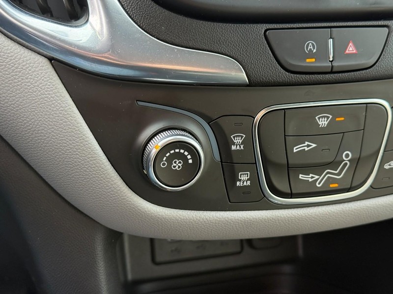 Chevrolet Equinox Vehicle Full-screen Gallery Image 21
