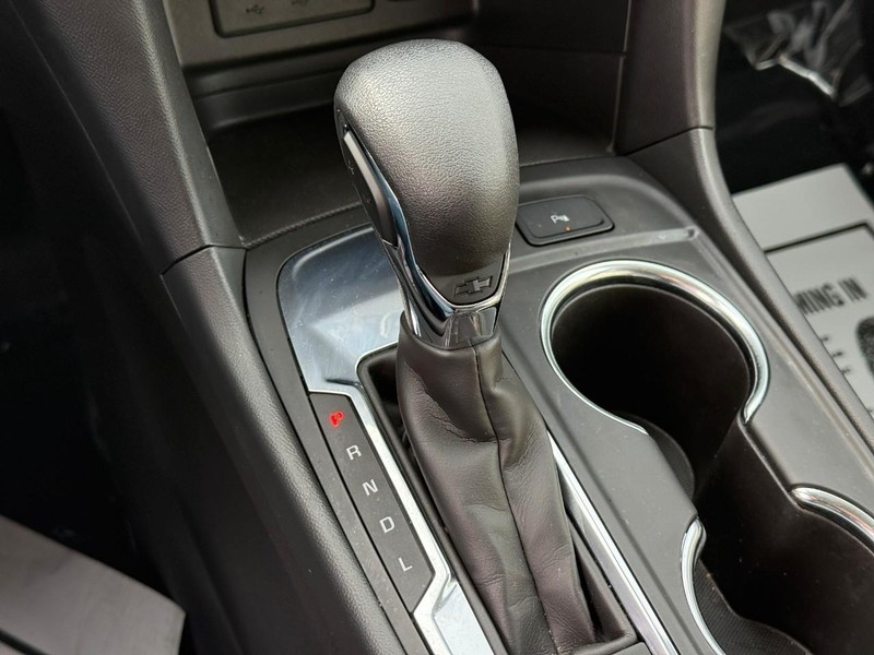 Chevrolet Equinox Vehicle Full-screen Gallery Image 22