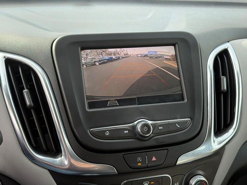 Chevrolet Equinox Vehicle Full-screen Gallery Image 23