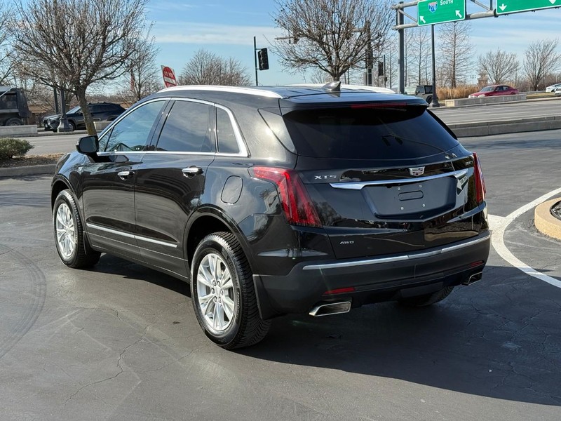 Cadillac XT5 Vehicle Full-screen Gallery Image 03