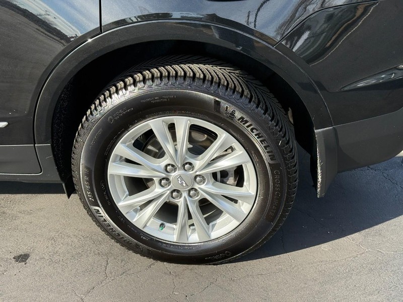 Cadillac XT5 Vehicle Full-screen Gallery Image 04