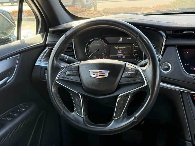 Cadillac XT5 Vehicle Full-screen Gallery Image 13
