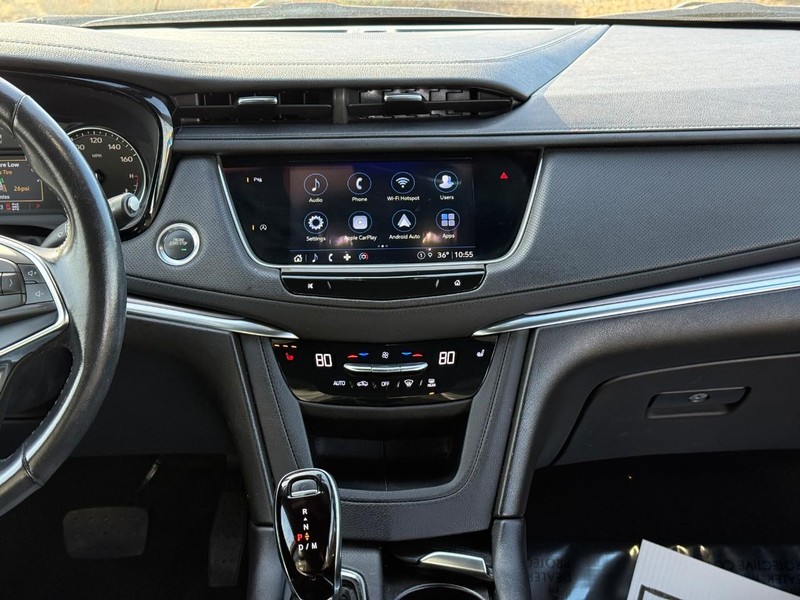 Cadillac XT5 Vehicle Full-screen Gallery Image 14