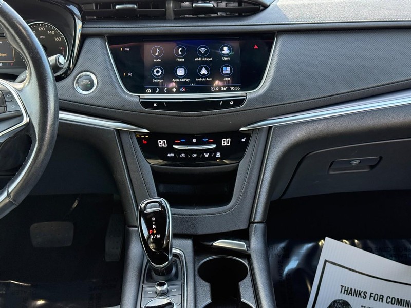 Cadillac XT5 Vehicle Full-screen Gallery Image 15