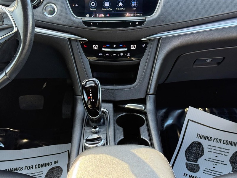 Cadillac XT5 Vehicle Full-screen Gallery Image 16