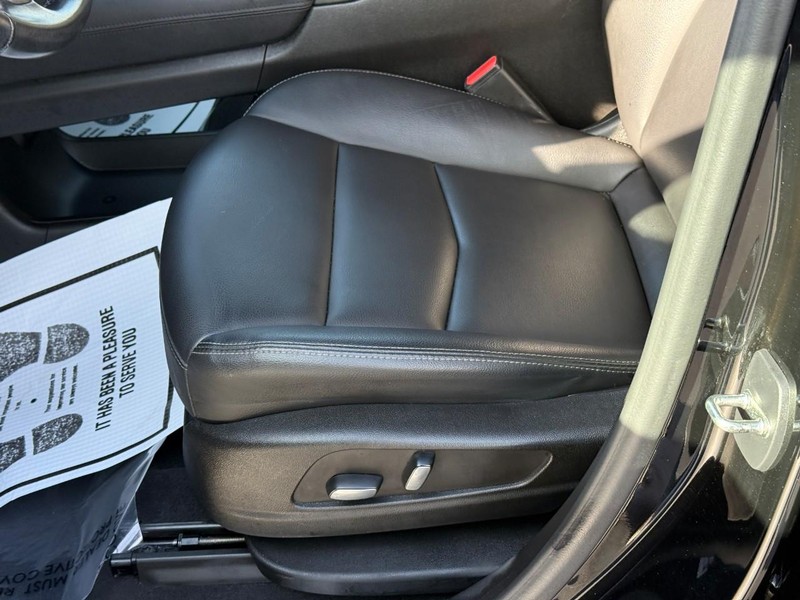 Cadillac XT5 Vehicle Full-screen Gallery Image 18