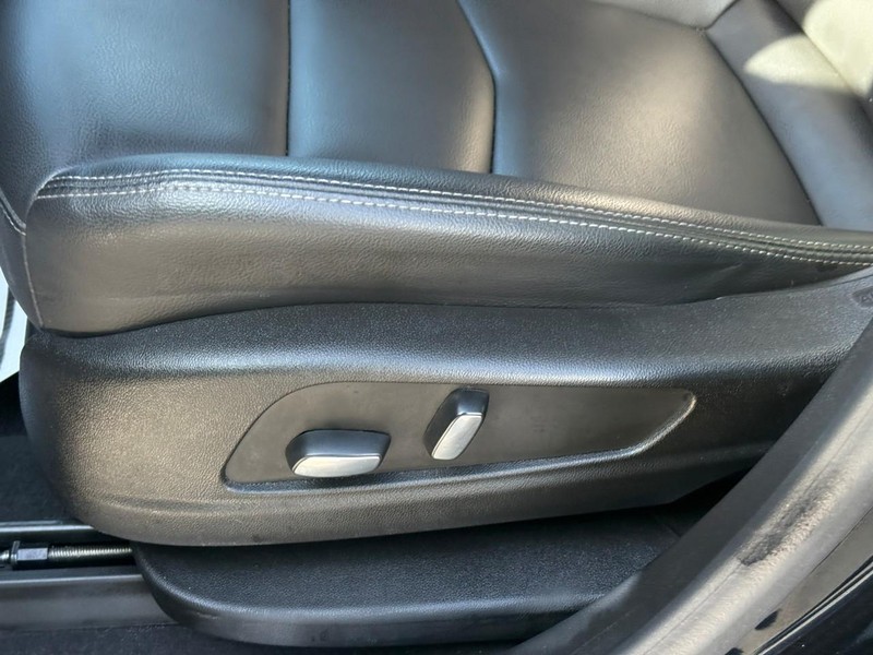 Cadillac XT5 Vehicle Full-screen Gallery Image 19