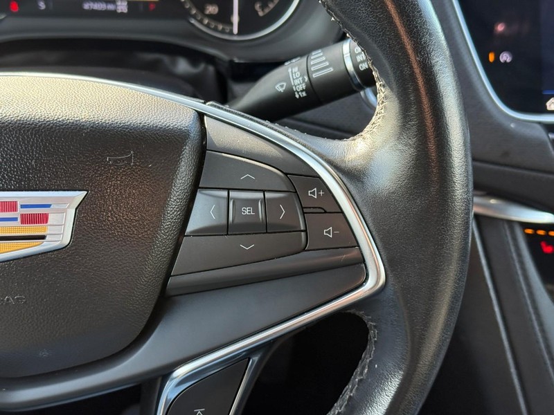 Cadillac XT5 Vehicle Full-screen Gallery Image 21