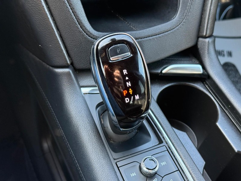 Cadillac XT5 Vehicle Full-screen Gallery Image 23