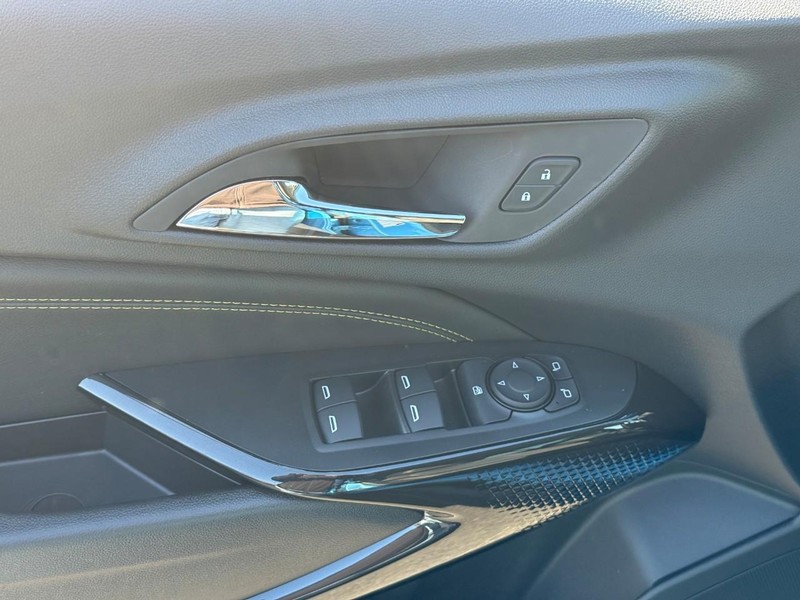 Chevrolet Trax Vehicle Full-screen Gallery Image 12