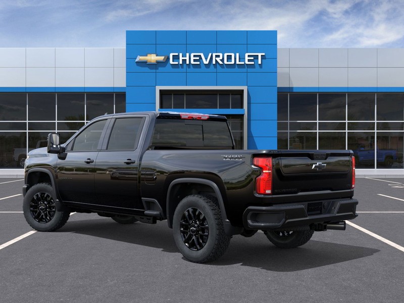 Chevrolet Silverado 2500HD Vehicle Full-screen Gallery Image 3