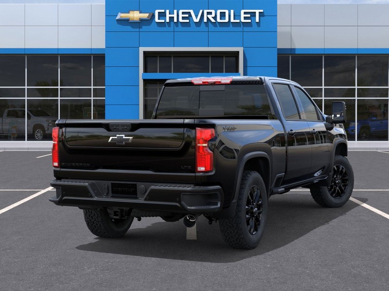 Chevrolet Silverado 2500HD Vehicle Full-screen Gallery Image 4