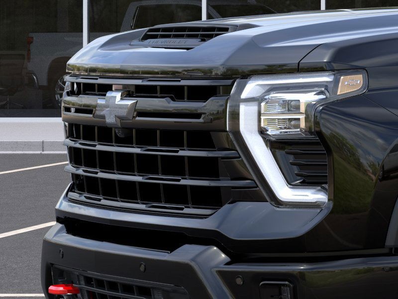 Chevrolet Silverado 2500HD Vehicle Full-screen Gallery Image 13
