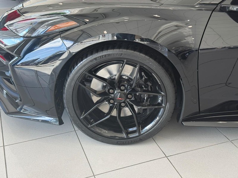 Chevrolet Corvette Vehicle Full-screen Gallery Image 4