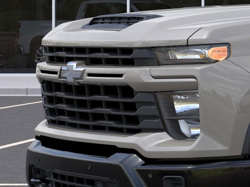 Chevrolet Silverado 2500HD Vehicle Full-screen Gallery Image 13