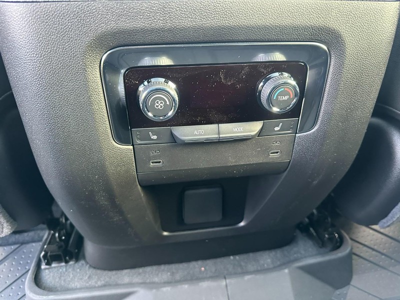 Chevrolet Tahoe Vehicle Full-screen Gallery Image 6