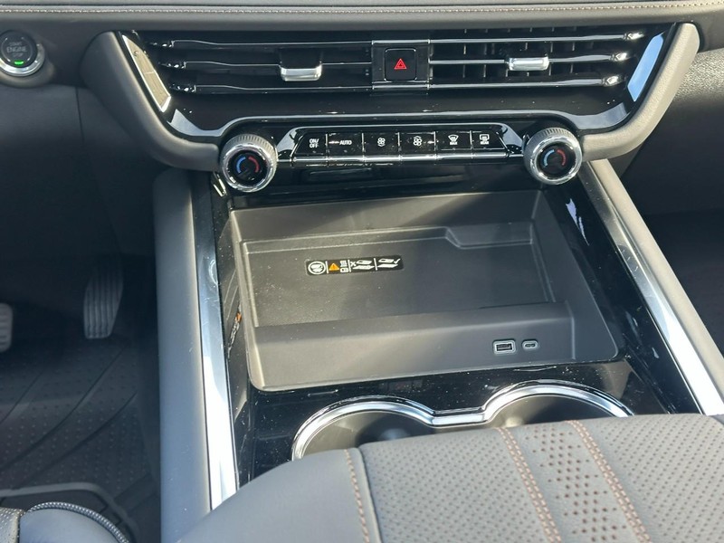 Chevrolet Tahoe Vehicle Full-screen Gallery Image 11