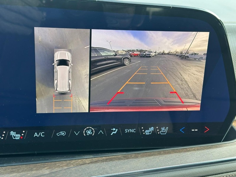 Chevrolet Tahoe Vehicle Full-screen Gallery Image 17