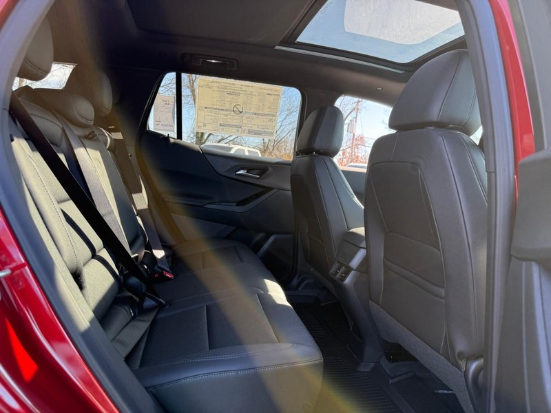 Chevrolet Equinox Vehicle Full-screen Gallery Image 5