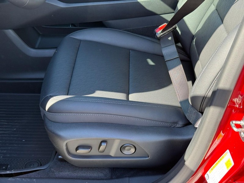 Chevrolet Equinox Vehicle Full-screen Gallery Image 11