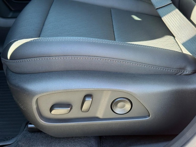 Chevrolet Equinox Vehicle Full-screen Gallery Image 12