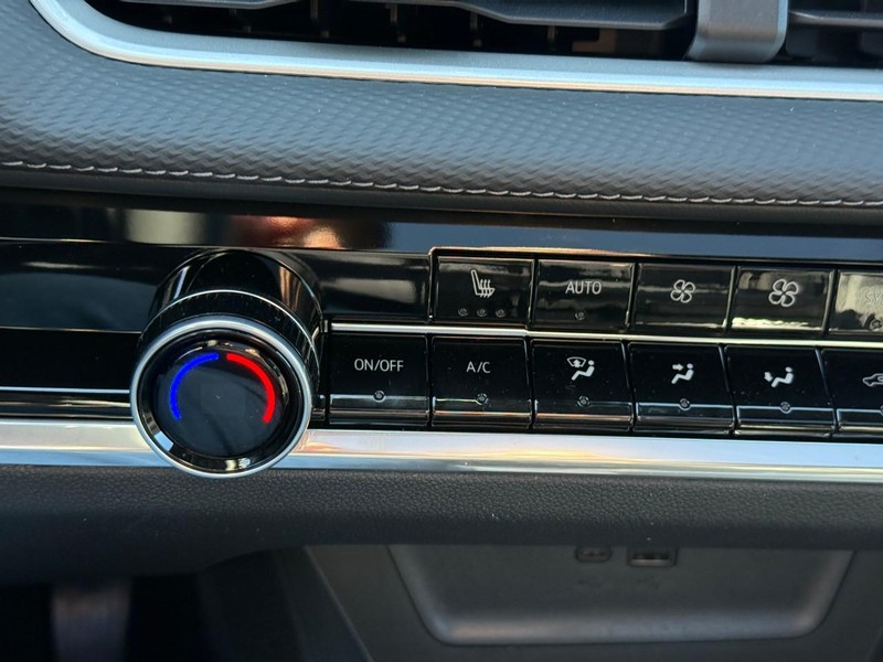 Chevrolet Equinox Vehicle Full-screen Gallery Image 15