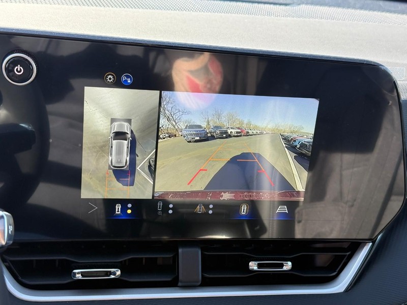 Chevrolet Equinox Vehicle Full-screen Gallery Image 16