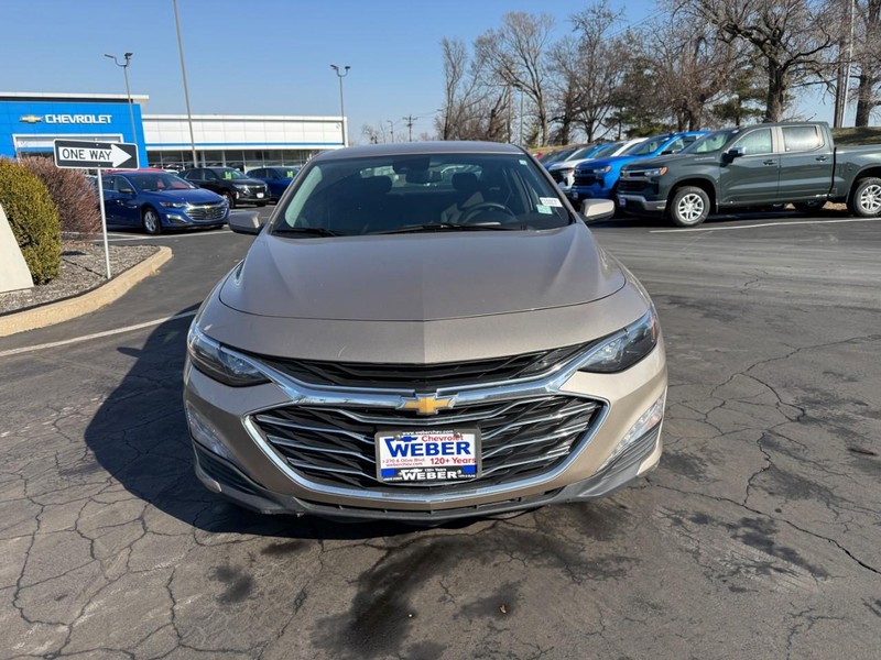 Chevrolet Malibu Vehicle Full-screen Gallery Image 9