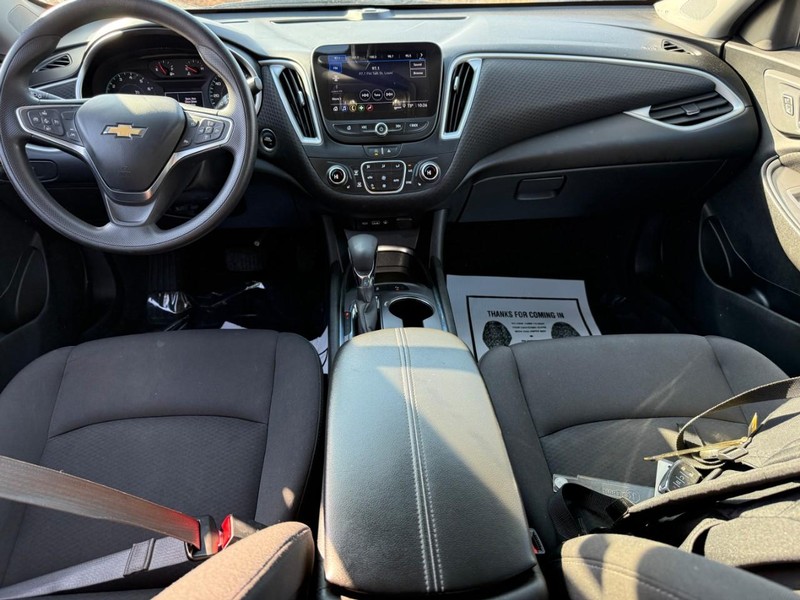 Chevrolet Malibu Vehicle Full-screen Gallery Image 11