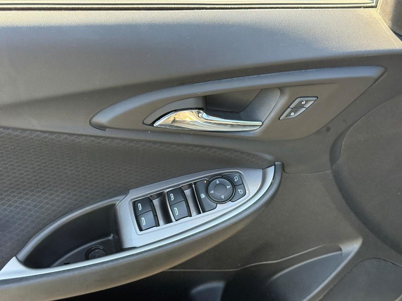 Chevrolet Malibu Vehicle Full-screen Gallery Image 15