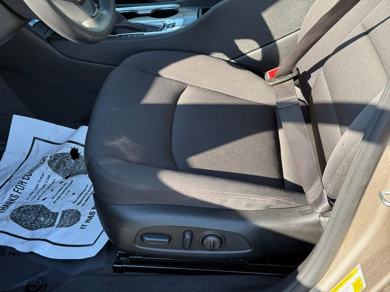 Chevrolet Malibu Vehicle Full-screen Gallery Image 17