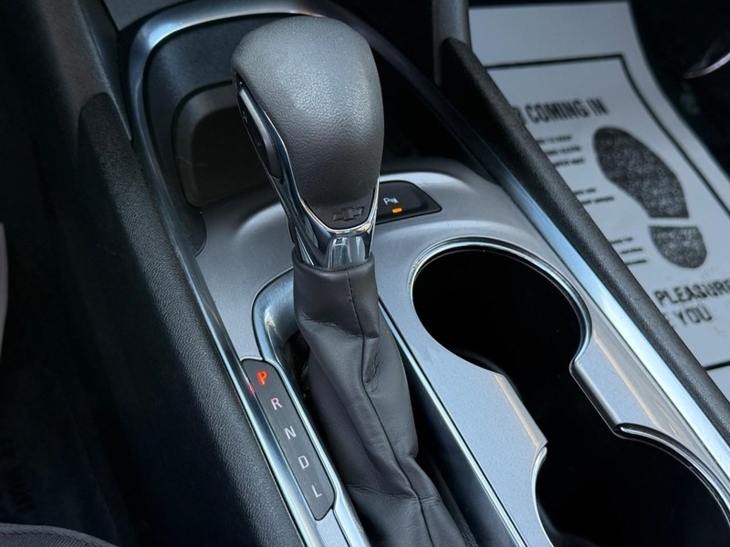 Chevrolet Malibu Vehicle Full-screen Gallery Image 22