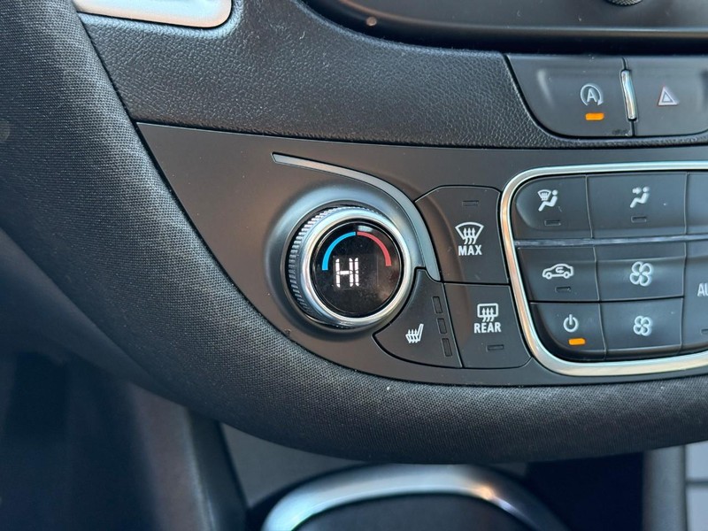 Chevrolet Malibu Vehicle Full-screen Gallery Image 23