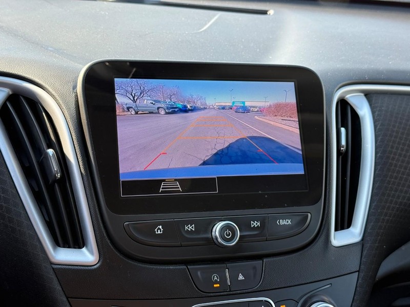 Chevrolet Malibu Vehicle Full-screen Gallery Image 24