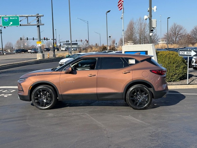 Chevrolet Blazer Vehicle Full-screen Gallery Image 02