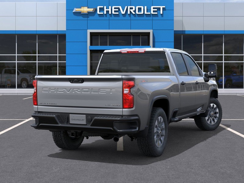 Chevrolet Silverado 2500HD Vehicle Full-screen Gallery Image 4
