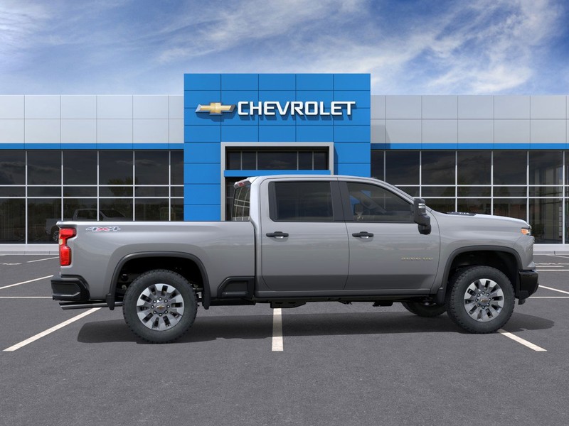 Chevrolet Silverado 2500HD Vehicle Full-screen Gallery Image 5