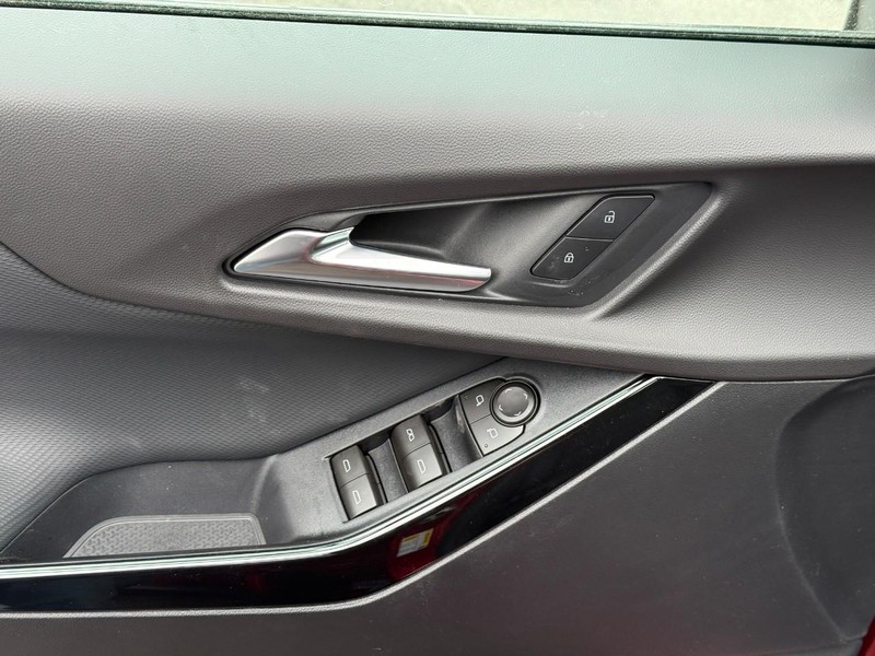 Chevrolet Equinox Vehicle Full-screen Gallery Image 10