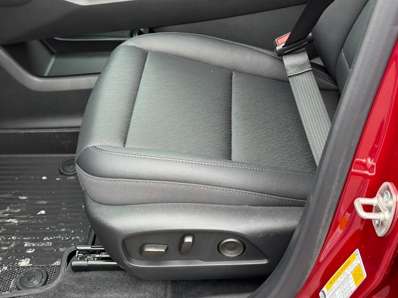 Chevrolet Equinox Vehicle Full-screen Gallery Image 11