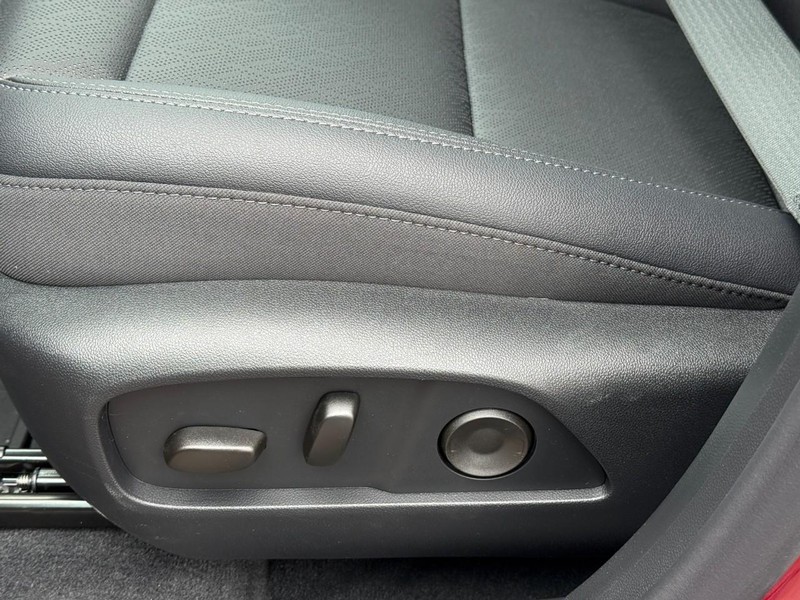 Chevrolet Equinox Vehicle Full-screen Gallery Image 12