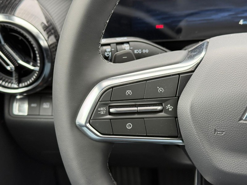 Chevrolet Equinox Vehicle Full-screen Gallery Image 13