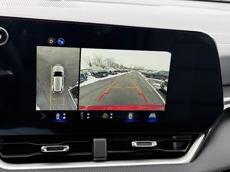 Chevrolet Equinox Vehicle Full-screen Gallery Image 15