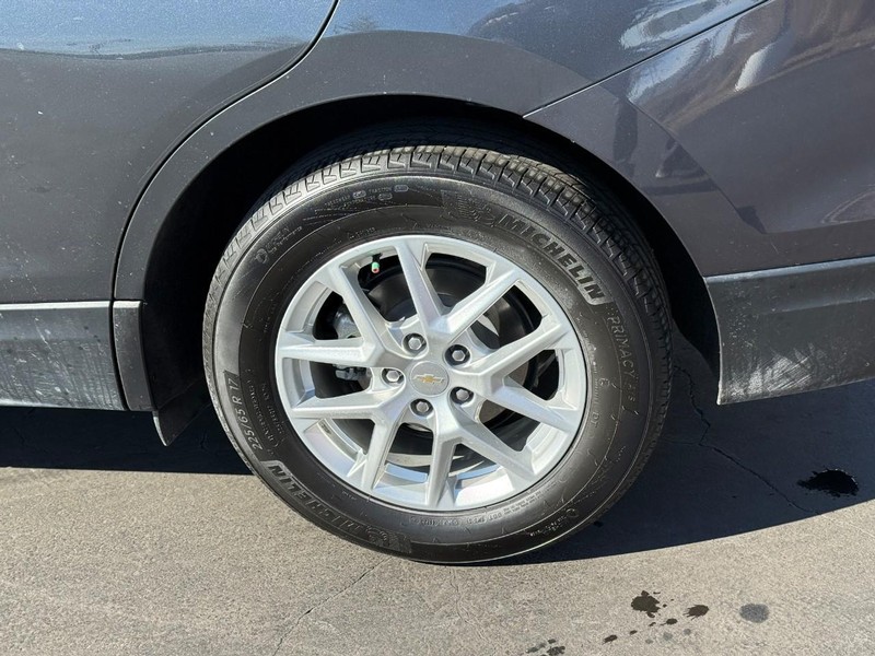 Chevrolet Equinox Vehicle Full-screen Gallery Image 4