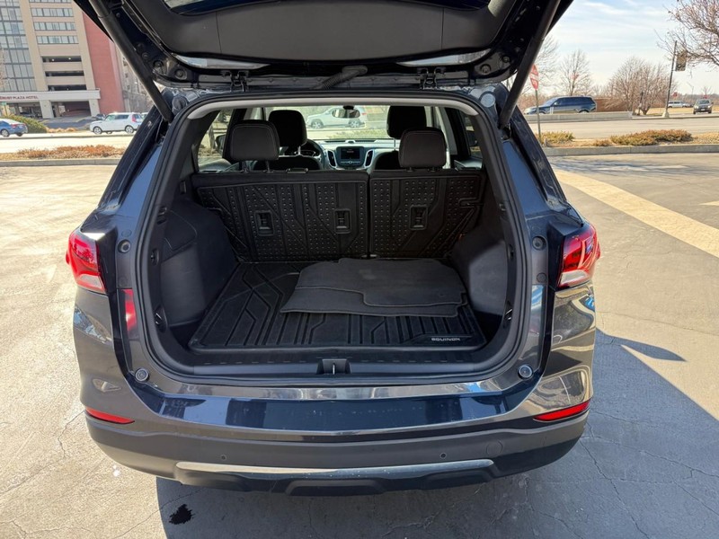 Chevrolet Equinox Vehicle Full-screen Gallery Image 6