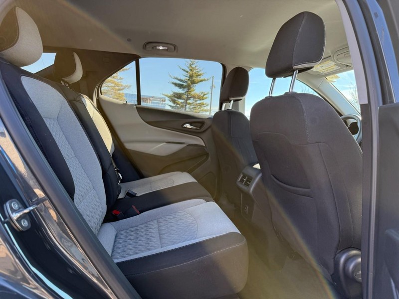 Chevrolet Equinox Vehicle Full-screen Gallery Image 11
